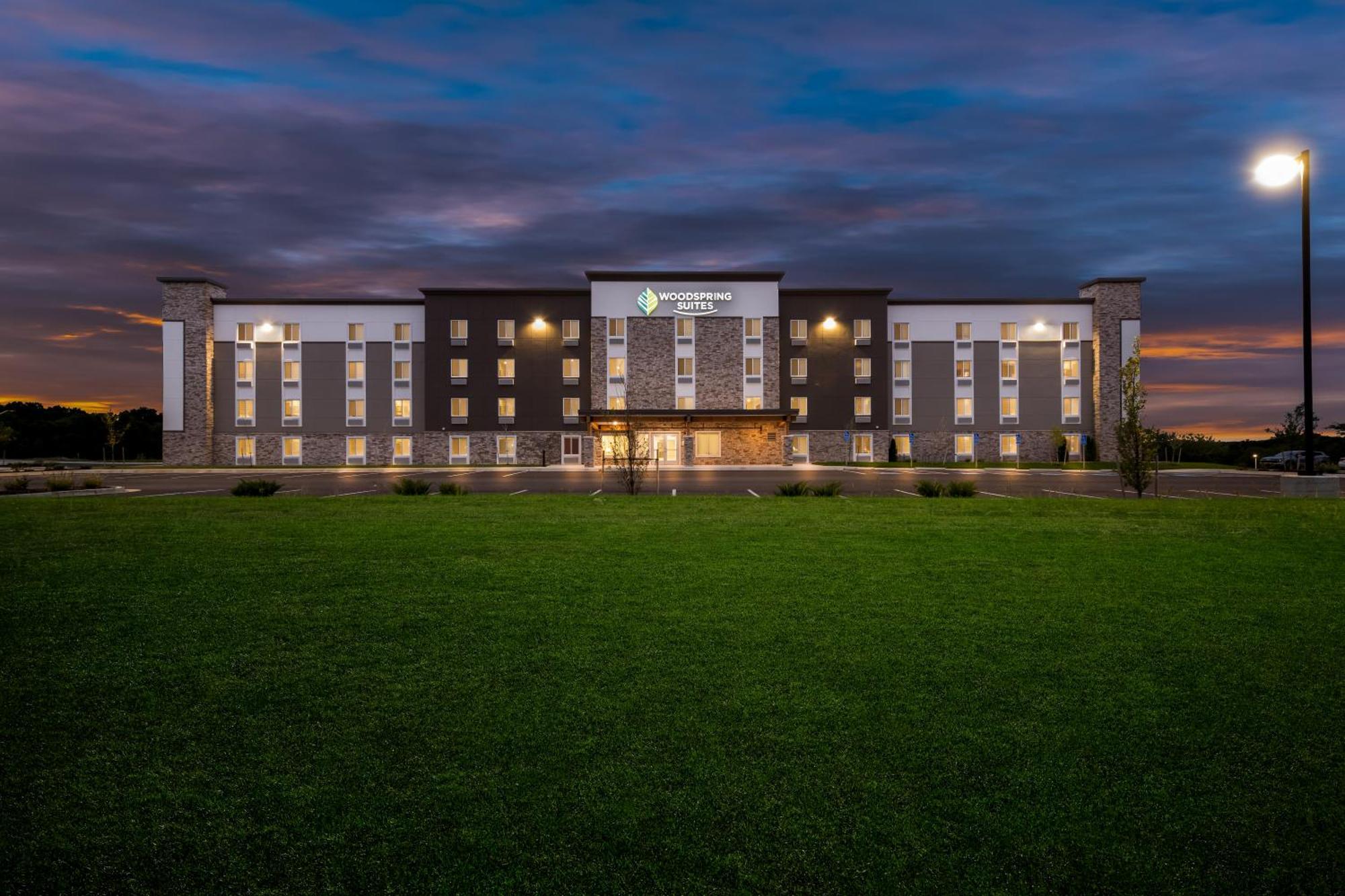 Woodspring Suites Kansas City Airport Dış mekan fotoğraf